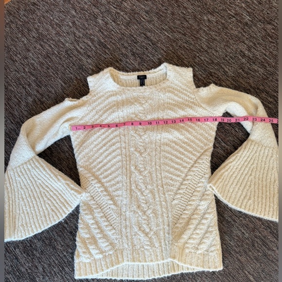 G.I.L.I Ivory cable knit cold shoulder bell sleeve sweater size XS - Picture 4 of 7